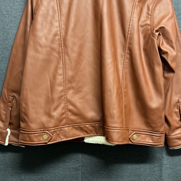 NWT - Universal Thread Women's Oversized Faux Leather Moto Jacket, Brown - Large - Picture 9 of 10
